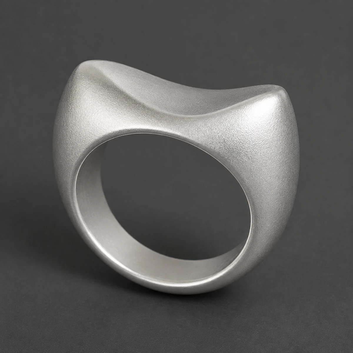 Compression Arc design preview with a rounded band and shallow central saddle