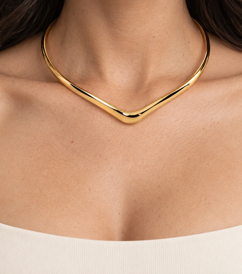 Apex Collar design shown on a model, wearing view 1