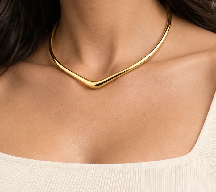 Apex Collar design shown on a model, wearing view 2